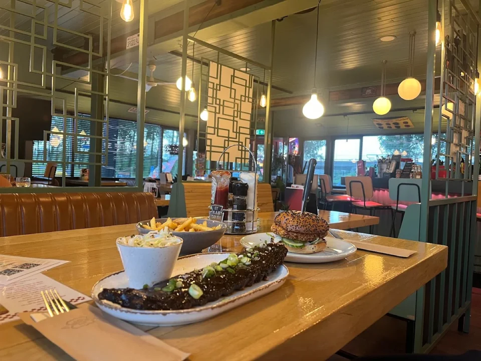 Route 32 Diner