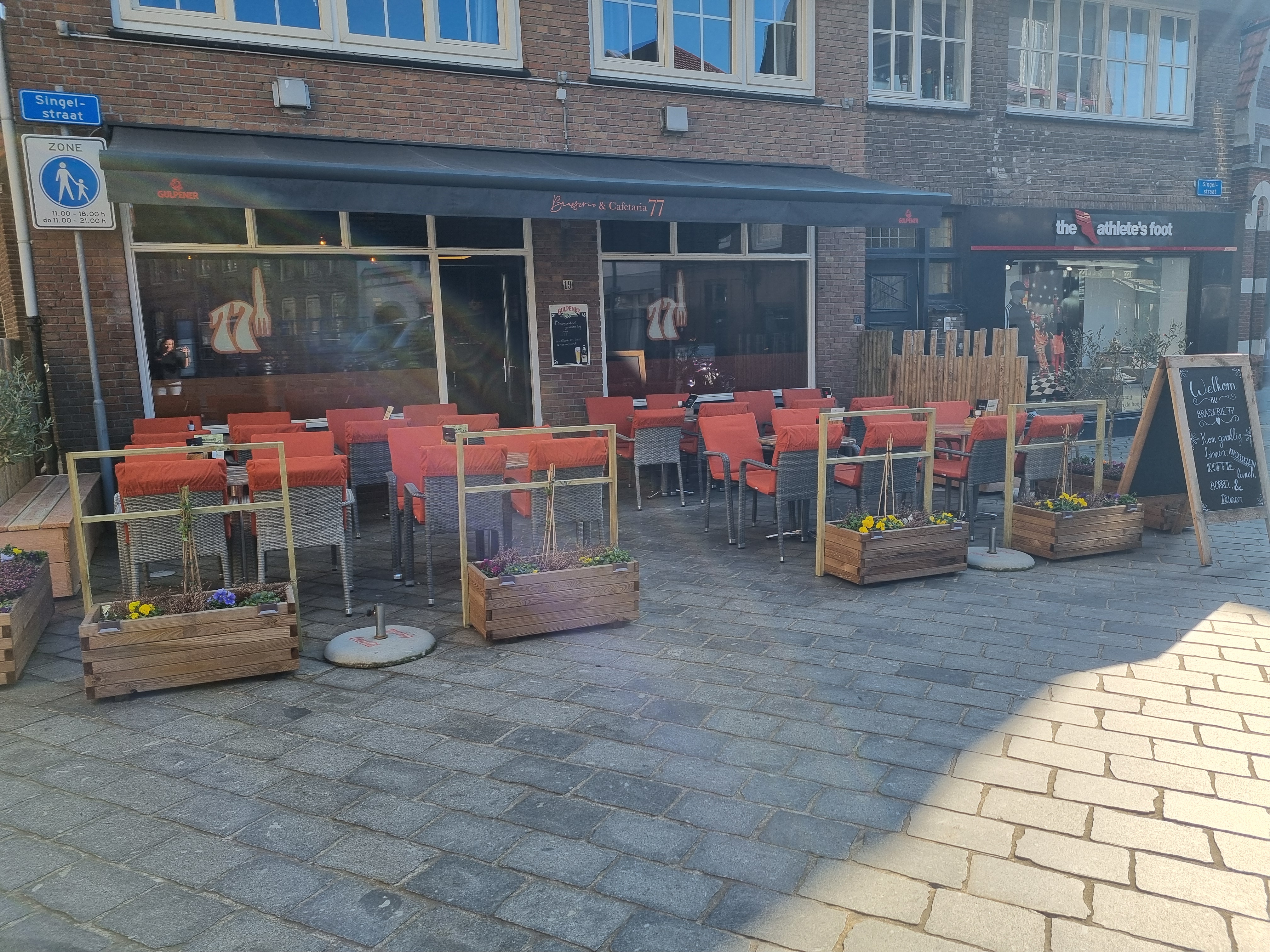 Brasserie & Cafetaria 77
