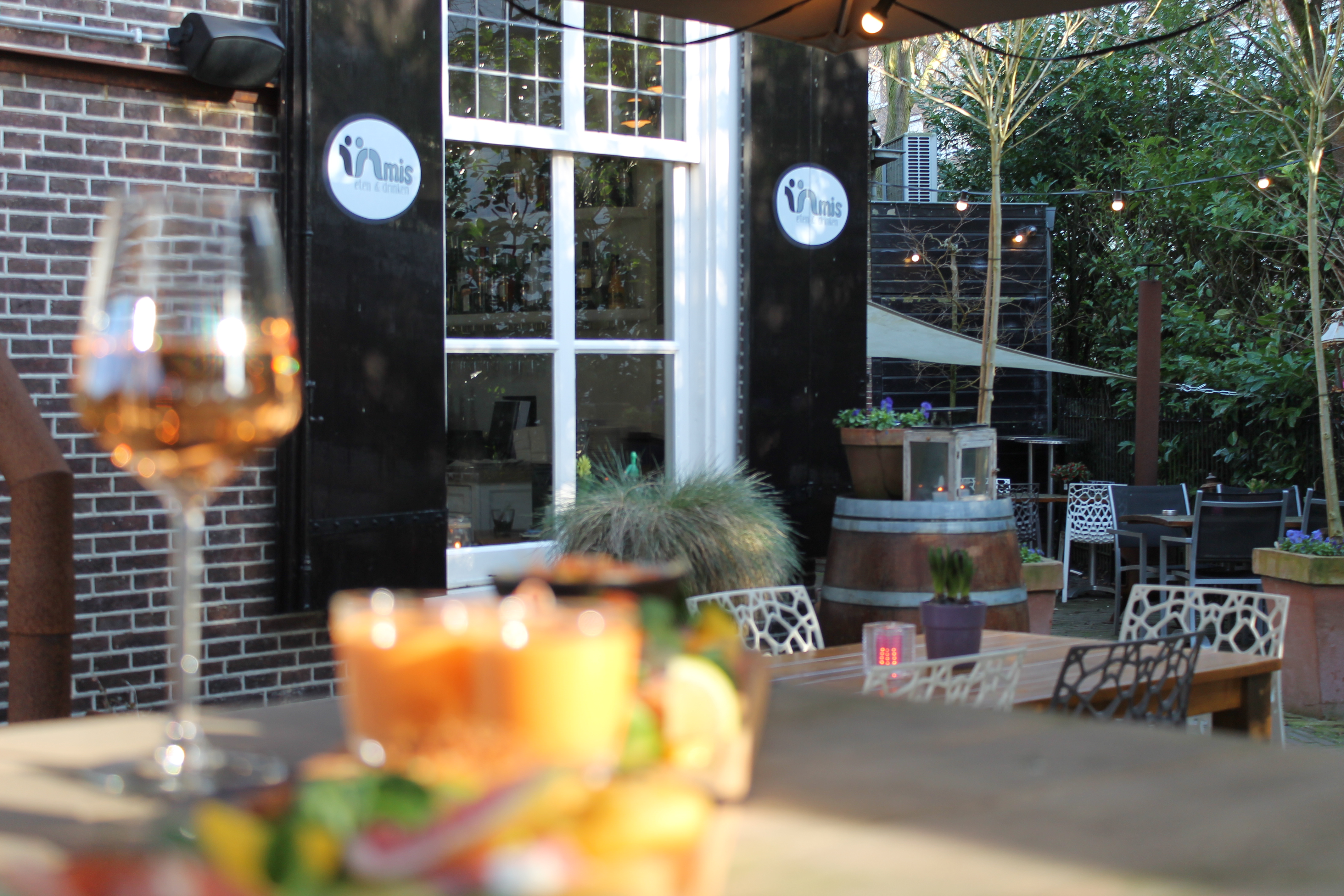 Restaurant Amis eten en drinken