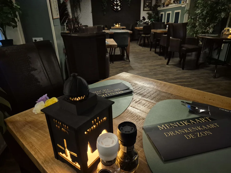 Eetcafé zaal en slijterij De Zon