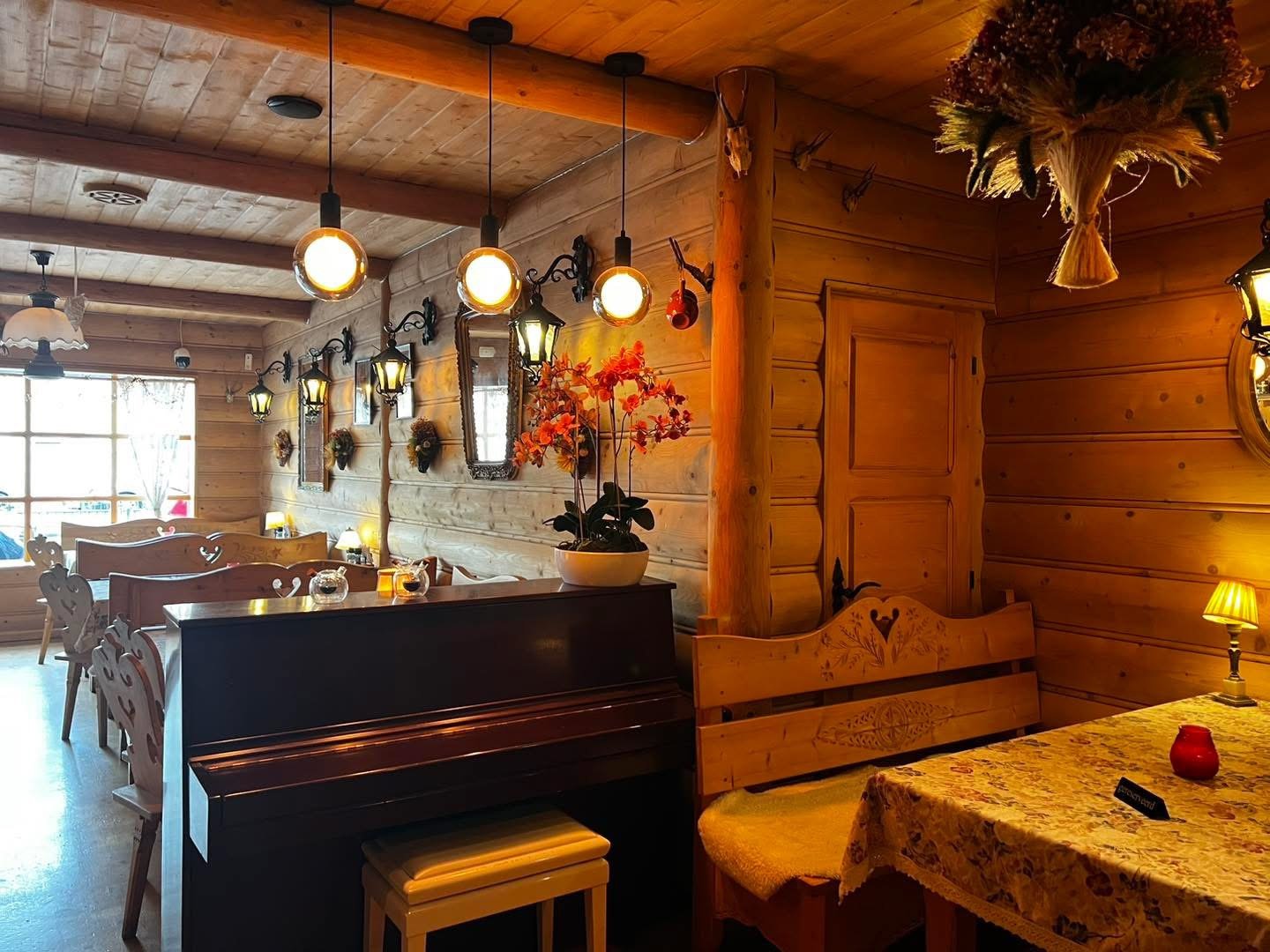 Pools Restaurant Karczma Polski Stol 